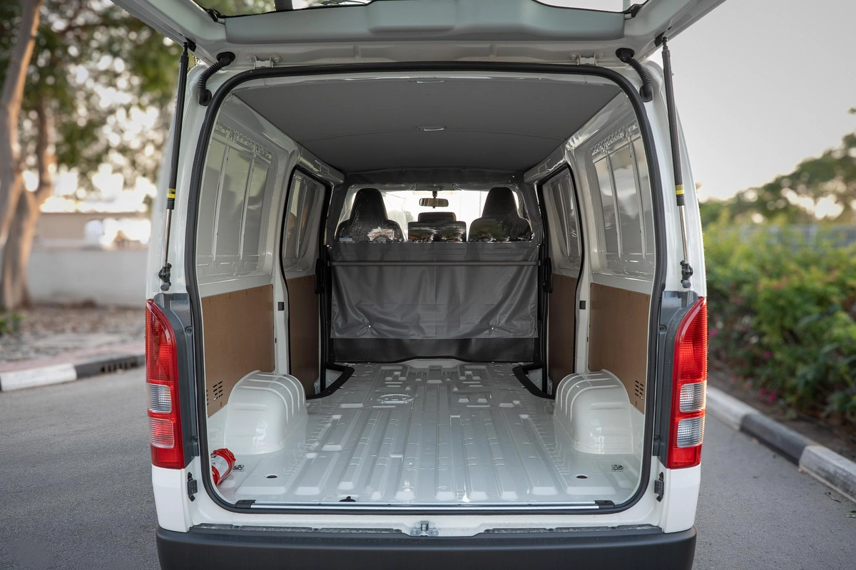 Toyota Hiace Van 2025-4-4