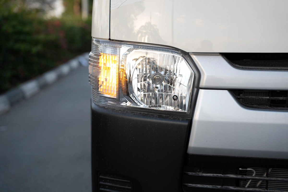 Toyota Hiace Van 2025-2-2