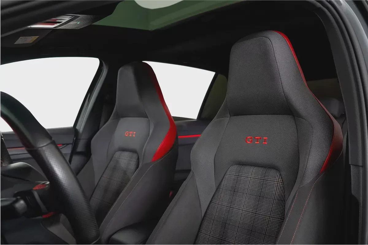 AED 2,076 / 60 months | 0% DP | 2024 Volkswagen Golf GTI / Full Volkswagen Service History-13-13