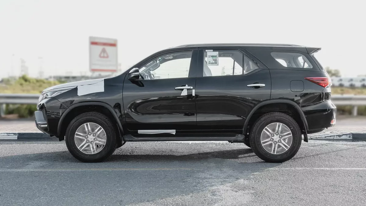 2026 Toyota Fortuner GX 2.7L AT Petrol 4WD (Black-Tan)-2-2
