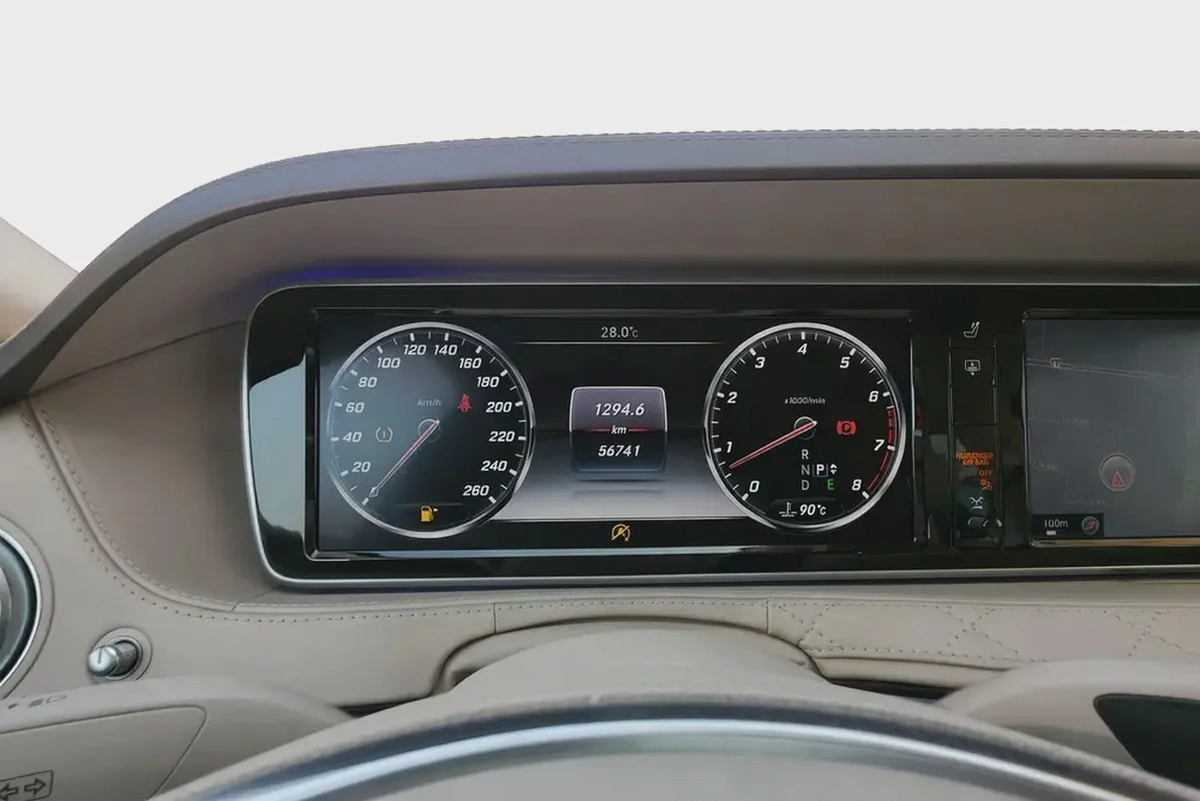 Mercedes S600 Maybach V12 l GCC l Full Gargash History l Flagship Luxury-8-8