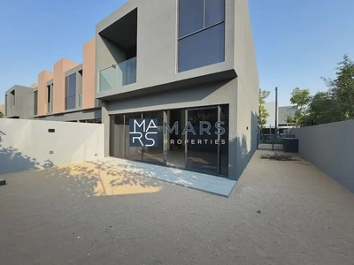 Luxury New 3-Bedroom Corner Villa in ROBINIA-9