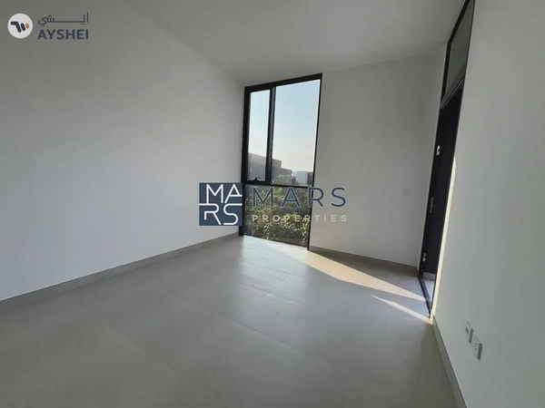 Luxury New 3-Bedroom Corner Villa in ROBINIA