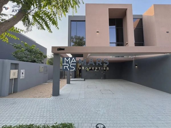 Luxury New 3-Bedroom Corner Villa in ROBINIA
