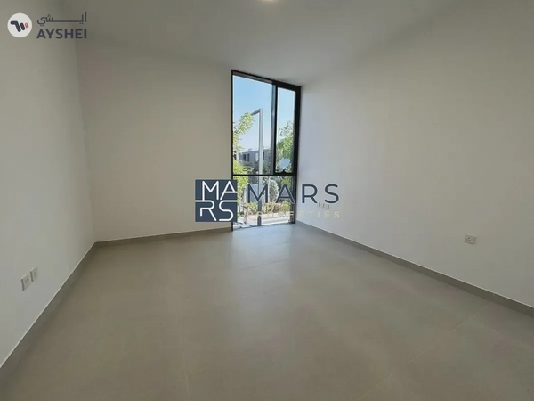 Luxury New 3-Bedroom Corner Villa in ROBINIA