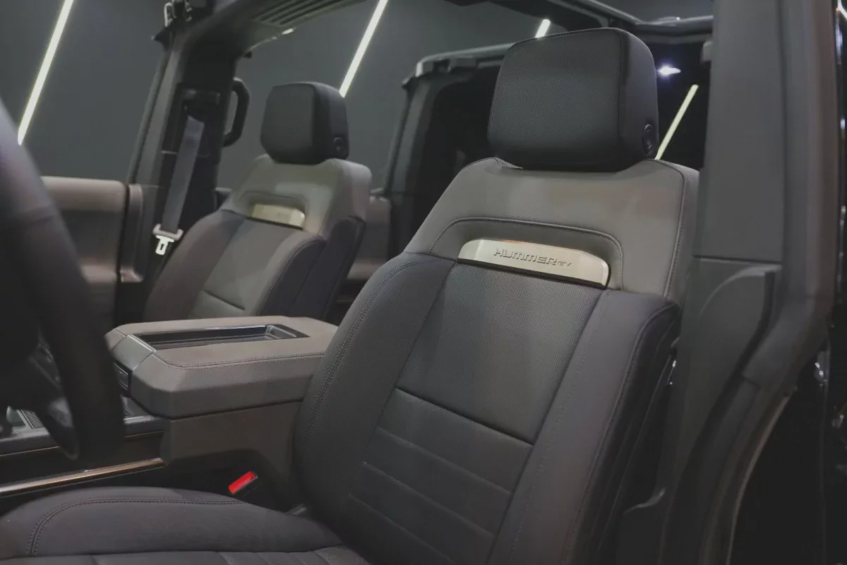 GMC Hummer EV Pickup-6-6