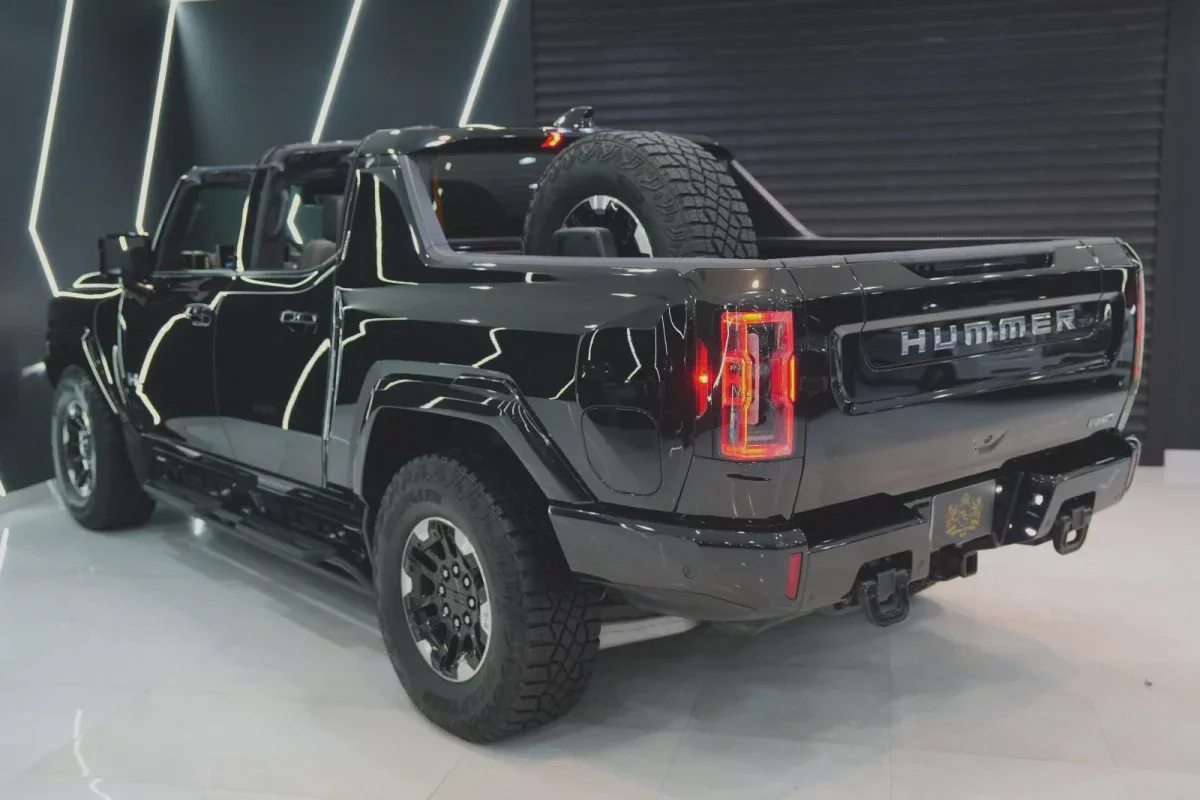 GMC Hummer EV Pickup-3-3