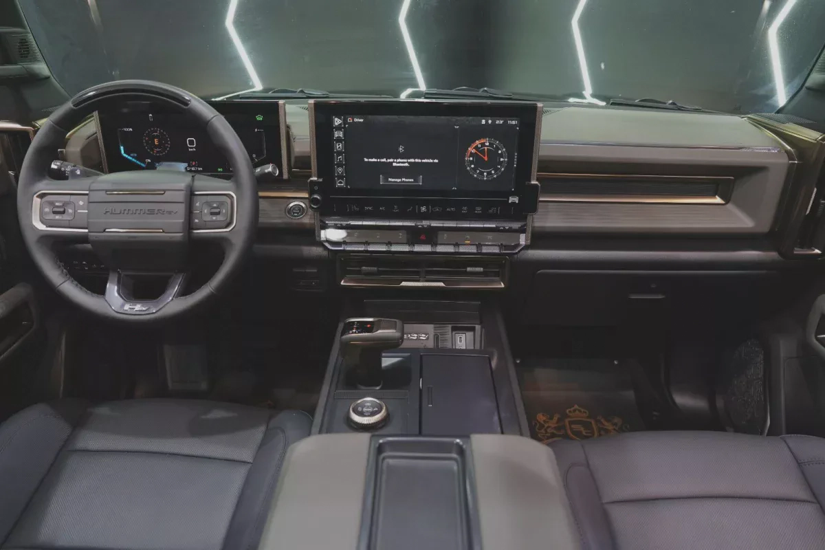 GMC Hummer EV Pickup-8-8
