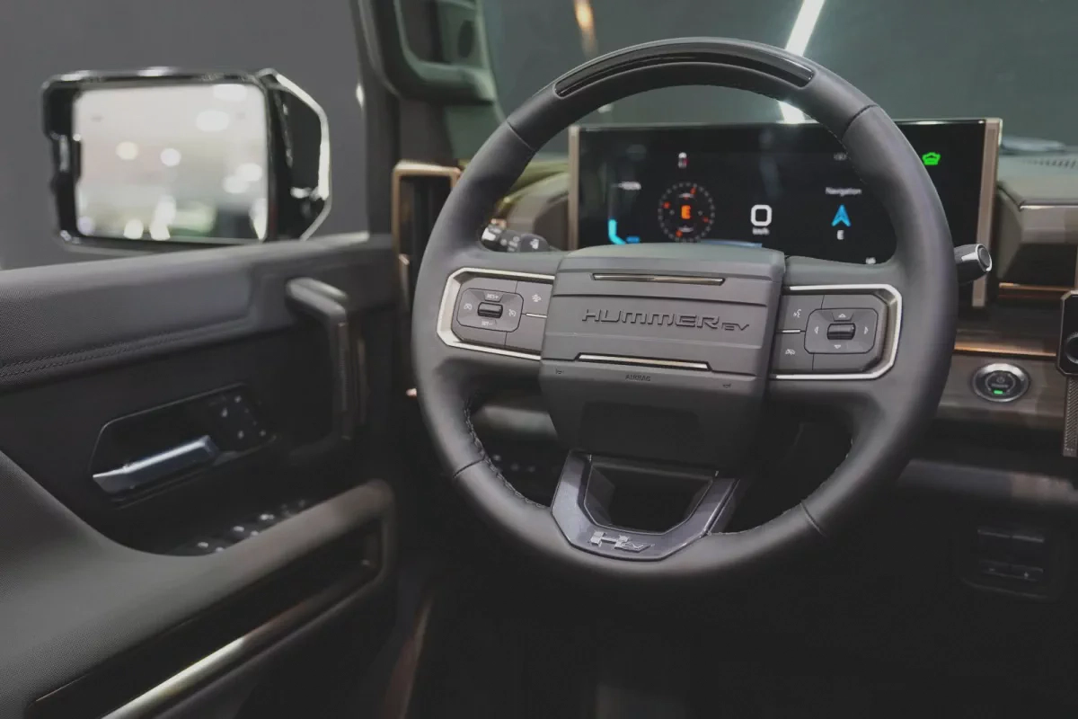 GMC Hummer EV Pickup-7-7