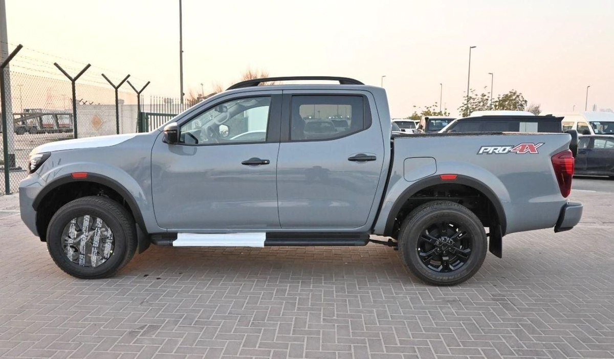 Nissan Navara Nissan Navara 2.5L Diesel 2025-7-0