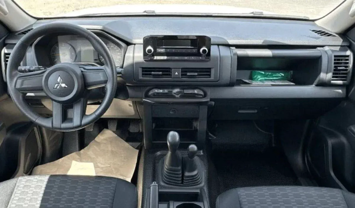 Mitsubishi L200 GL Mitsubishi L200 L200 2.4L petrol DC 4W GL New Face 5MT-4-0