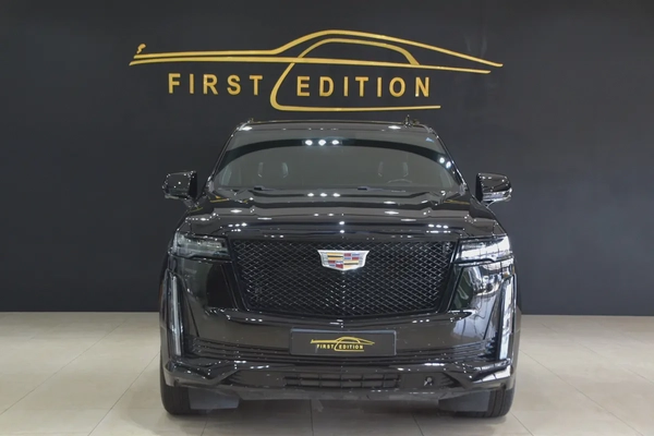 2023 Cadillac Escalade L Platinum - GCC Specs - Like New