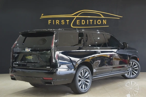 2023 Cadillac Escalade L Platinum - GCC Specs - Like New