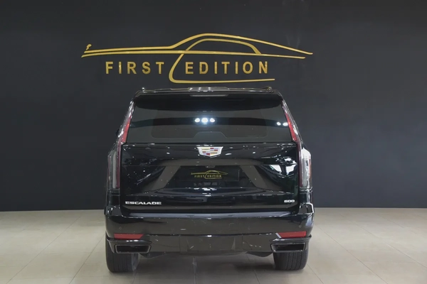2023 Cadillac Escalade L Platinum - GCC Specs - Like New