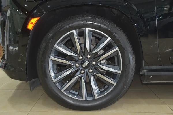 2023 Cadillac Escalade L Platinum - GCC Specs - Like New