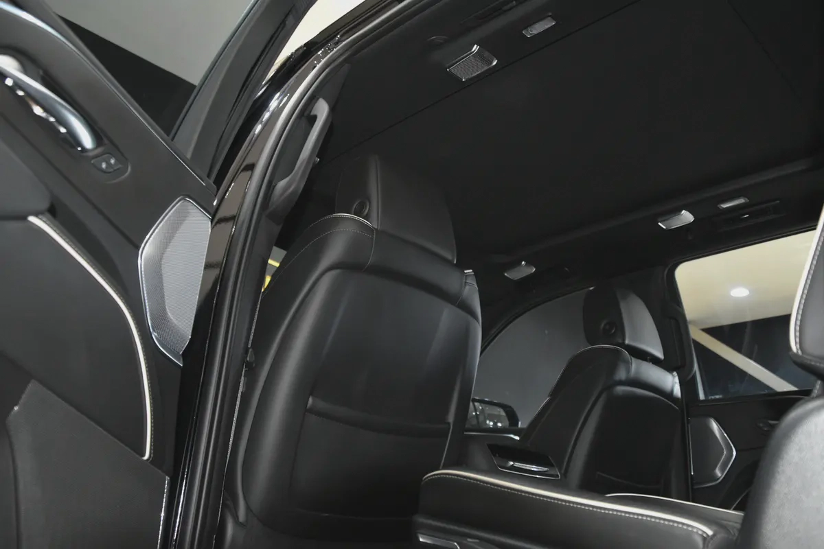 2023 Cadillac Escalade L Platinum - GCC Specs - Like New-12-12