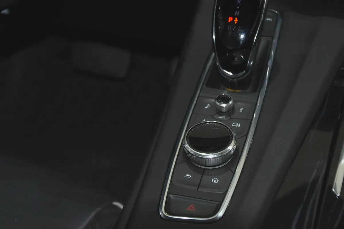 2023 Cadillac Escalade L Platinum - GCC Specs - Like New-17-17