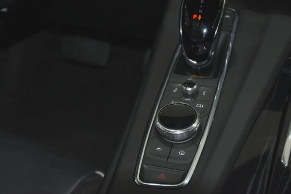 2023 Cadillac Escalade L Platinum - GCC Specs - Like New