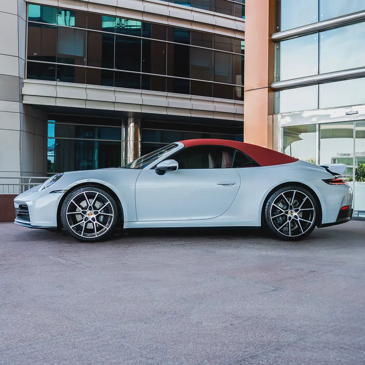 2025  PORSCHE  911 CARRERA  CABRIOLET  DONE ONLY 1800KM-4-4