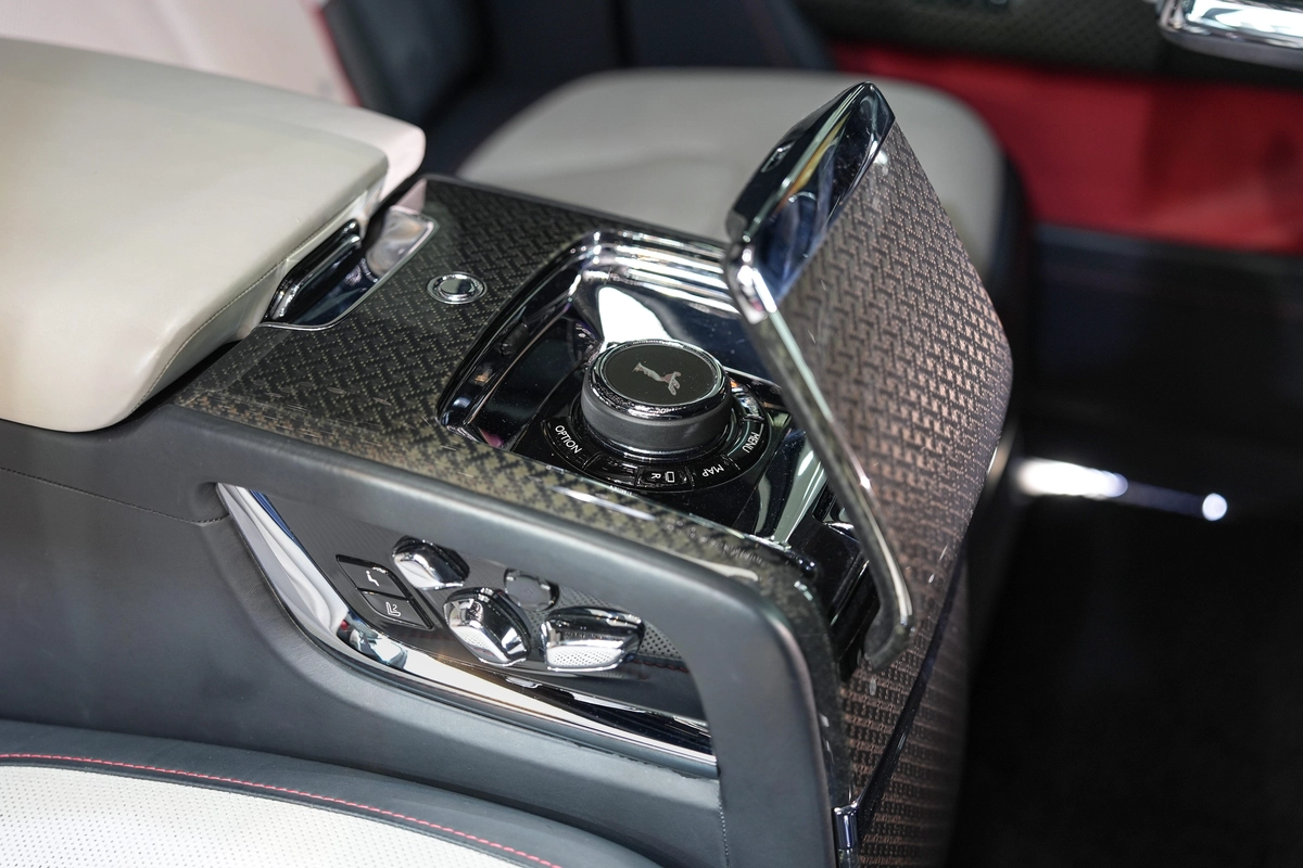 Rolls-Royce Cullinan Black Badge 2022-12-12