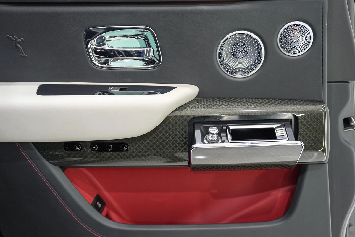 Rolls-Royce Cullinan Black Badge 2022-15-15