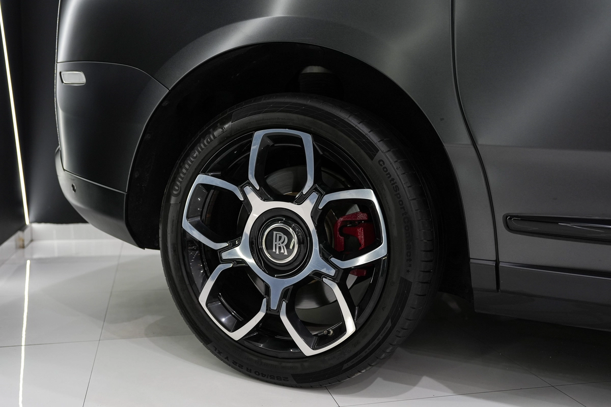 Rolls-Royce Cullinan Black Badge 2022-19-19