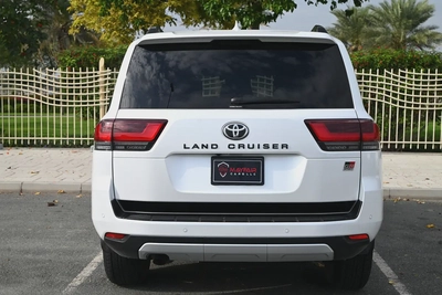 0% DP - TOYOTA LAND CRUISER (DIESEL) - GR SPORT 2022- WELL MAINTAINED-3