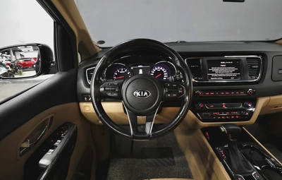 Kia Carnival-16