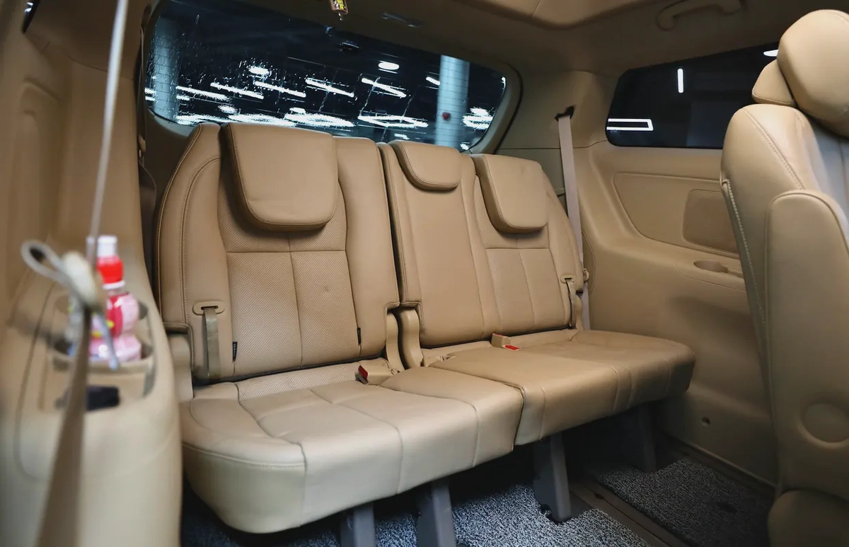 Kia Carnival-8-8