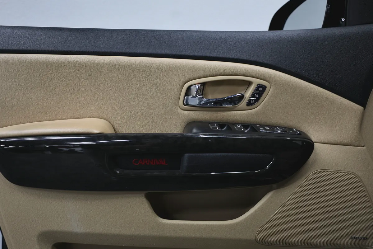 Kia Carnival-10-10