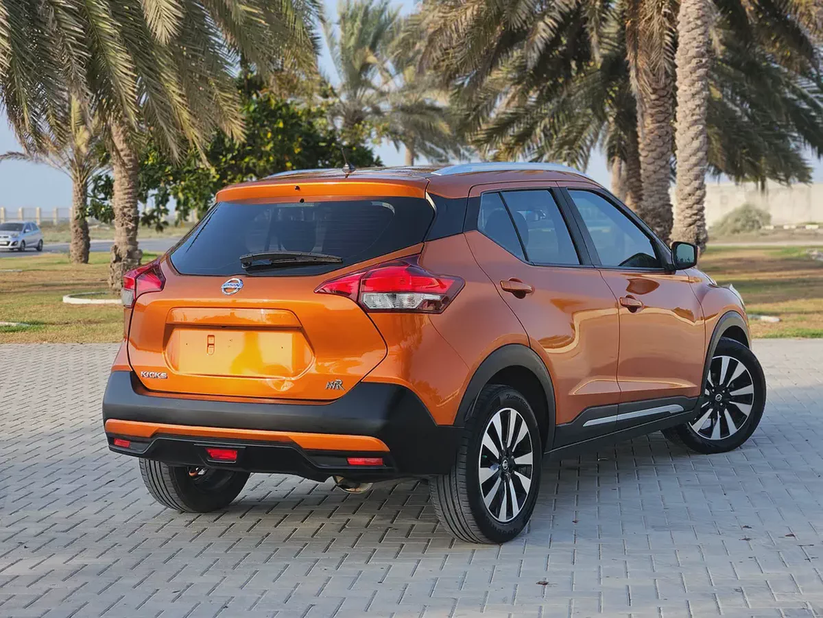 Nissan Kicks SL 2019 GCC - Pristine Condition With Low KM {ORIGINAL PAINT} Perfect Family SUV-17-17