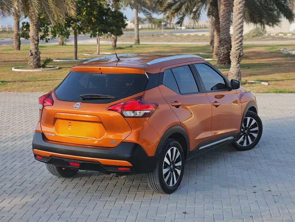 Nissan Kicks SL 2019 GCC - Pristine Condition With Low KM {ORIGINAL PAINT} Perfect Family SUV-18-18