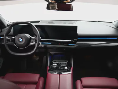 GCC SPECS | from OFFICIAL DEALER BMW 520i 2024 GCC Specs | LOW MILEAGE-9