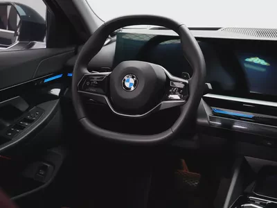 GCC SPECS | from OFFICIAL DEALER BMW 520i 2024 GCC Specs | LOW MILEAGE-10