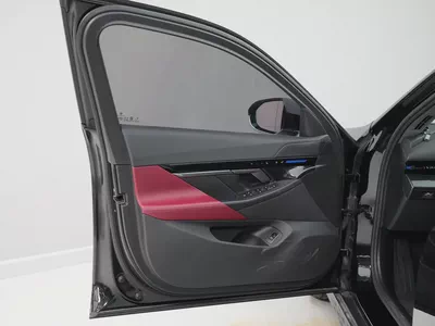 GCC SPECS | from OFFICIAL DEALER BMW 520i 2024 GCC Specs | LOW MILEAGE-13