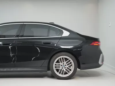 GCC SPECS | from OFFICIAL DEALER BMW 520i 2024 GCC Specs | LOW MILEAGE-3