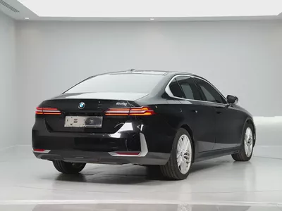GCC SPECS | from OFFICIAL DEALER BMW 520i 2024 GCC Specs | LOW MILEAGE-6
