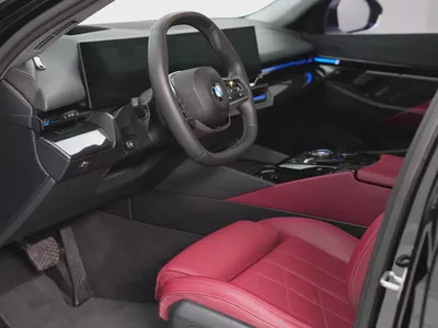 GCC SPECS | from OFFICIAL DEALER BMW 520i 2024 GCC Specs | LOW MILEAGE-7