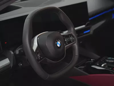 GCC SPECS | from OFFICIAL DEALER BMW 520i 2024 GCC Specs | LOW MILEAGE-8