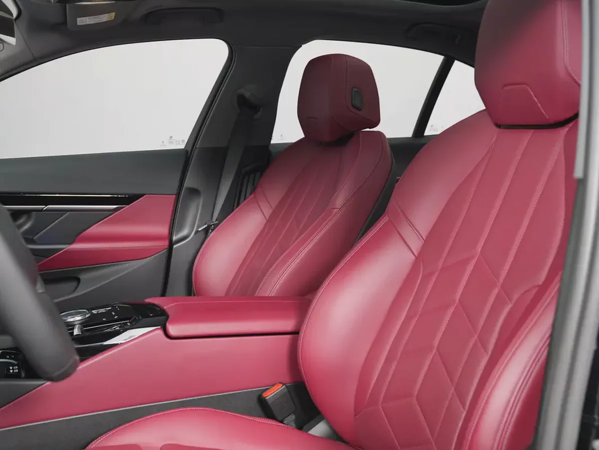 GCC SPECS | from OFFICIAL DEALER BMW 520i 2024 GCC Specs | LOW MILEAGE-11-11