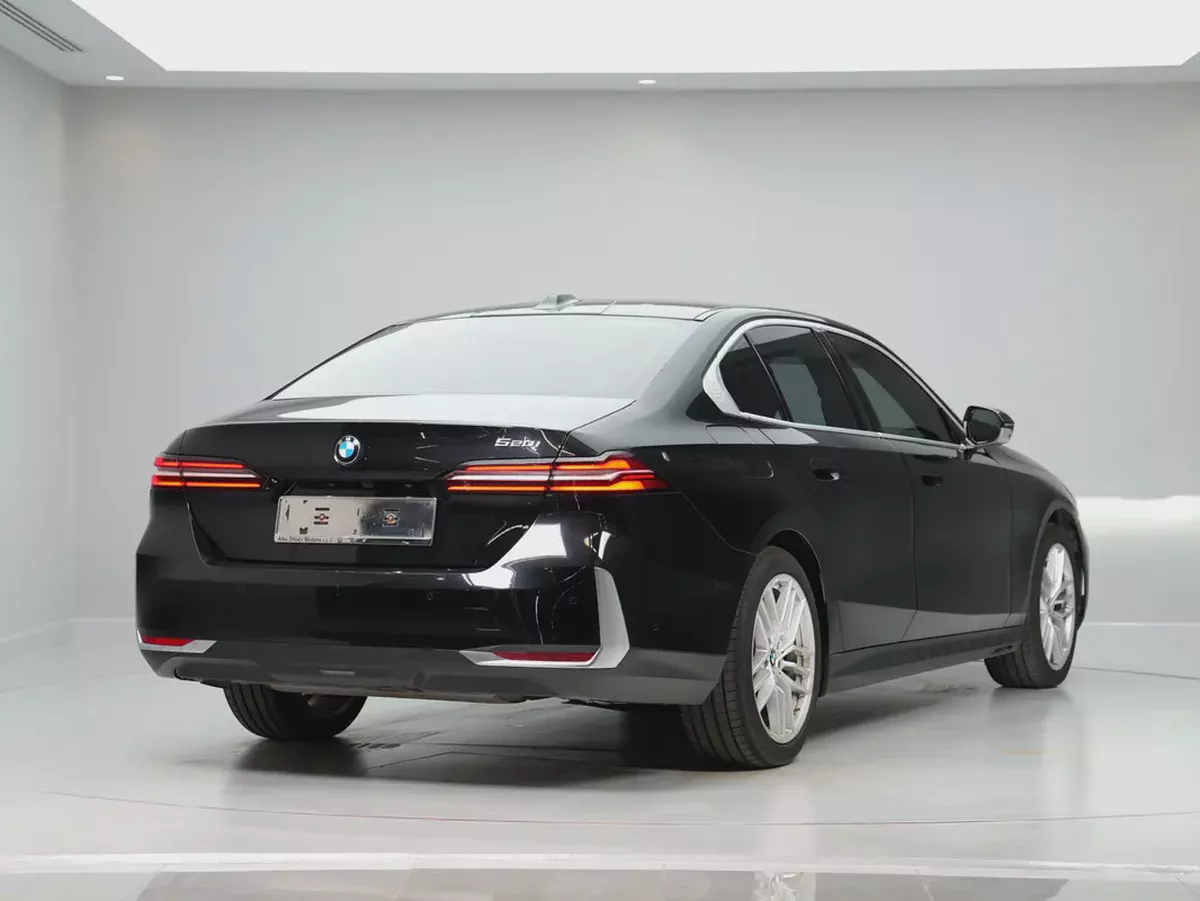 GCC SPECS | from OFFICIAL DEALER BMW 520i 2024 GCC Specs | LOW MILEAGE-6-6