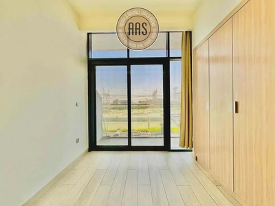 Pool view ••hot offer •• good layout •• kitchen appliances-10