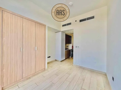 Pool view ••hot offer •• good layout •• kitchen appliances-1