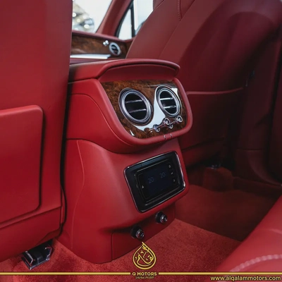 Bentley Bentayga W12  2018 - GCC Specs - Done 64,000KM-11