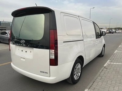 Hyundai Staria-3
