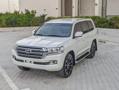 TOYOTA LAND CRUISER 2019 DIESEL V8 D-4D GCC ACCIDENT FREE IN EXCELLENT CONDITION-1
