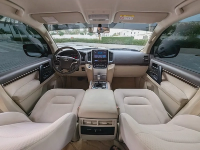 TOYOTA LAND CRUISER 2019 DIESEL V8 D-4D GCC ACCIDENT FREE IN EXCELLENT CONDITION-2
