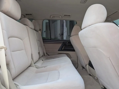 TOYOTA LAND CRUISER 2019 DIESEL V8 D-4D GCC ACCIDENT FREE IN EXCELLENT CONDITION-5