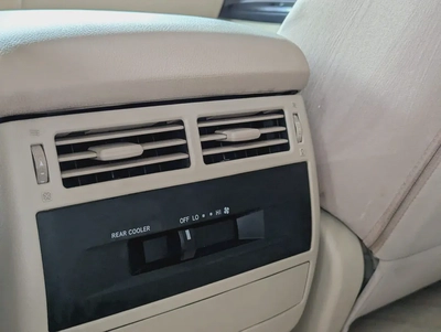 TOYOTA LAND CRUISER 2019 DIESEL V8 D-4D GCC ACCIDENT FREE IN EXCELLENT CONDITION-9