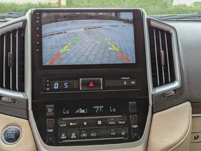 TOYOTA LAND CRUISER 2019 DIESEL V8 D-4D GCC ACCIDENT FREE IN EXCELLENT CONDITION-11